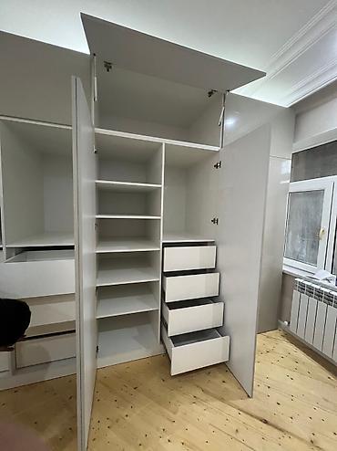 Sifarişlə dolablar: Düz dolab, Yataq otağı üçün, Paltar üçün, Açılan, Korpuslu, 5 qapı — 10