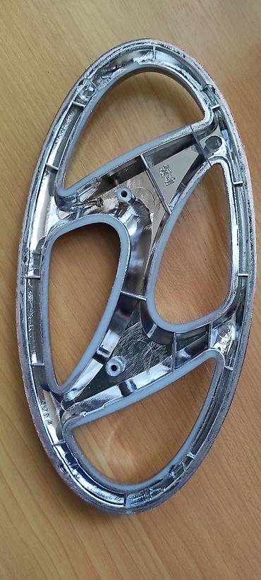 hyundai emblem: Hyundai avtomobilləri üçün ön radiator barmaqlığı/kapot emblemi — 2