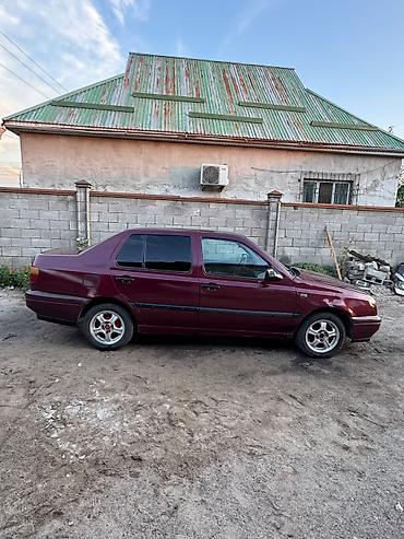 jeep compas: Volkswagen Vento: 1995 г., Механика, Бензин, Седан — 3