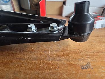 Auto delovi: Rame viljuska Reno Twingo 1 sa kuglom i gumeno‑metalnim čaurama - — 3