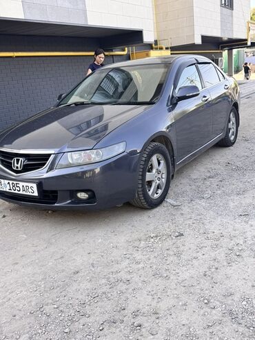 авто в рассрочку кыргызстан: Седан Honda Accord тёмно-серого цвета с четырьмя дверями и