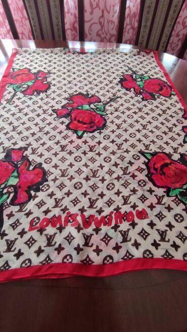 Šalovi: Louis Vuitton monogram roses ešarpa. Louis Vuitton monogram roses — 9