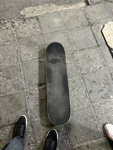 Hovuzlar: Skateboard – Canadian Maple gövdə - Gövdə: “CANADIAN MAPLE” yazılı