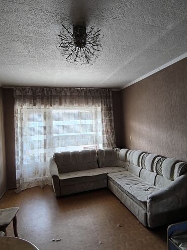 Угловые диваны: Сдаётся 2-комнатная квартира в с. Новопавловка, 2 этаж (не угловая)