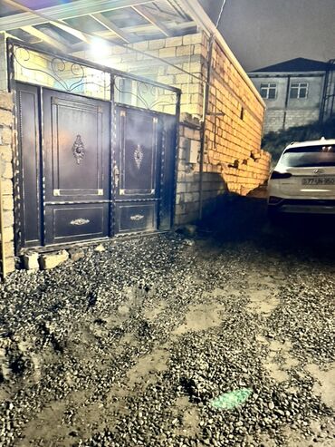 Uzunmüddətli kirayə mənzillər: 3 otaqlı mənzil – mebellə - Geniş qonaq otağı: şıq asma tavan, şüşə — 12