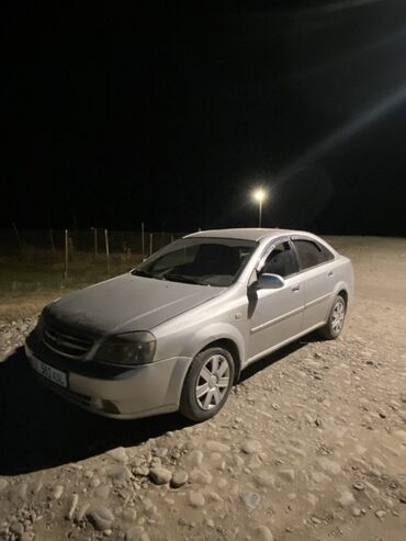 продаю шины бишкек: Chevrolet Lacetti: 2003 г., 1.6 л, Автомат, Бензин, Седан