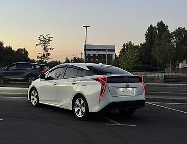 byd e1: Toyota Prius: 2017 г., 1.8 л, Автомат, Гибрид, Лифтбек — 5