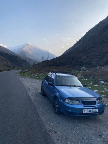 бишкек авторынок: Седан синего цвета с киргизскими номерами (KG, регион 04), 4 двери