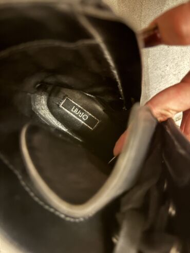 Gležnjače: Gležnjače, Liu Jo, 38 — 9