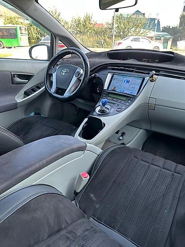Toyota: Toyota Prius: 2011 г., 1.8 л, Автомат, Гибрид, Хэтчбэк — 3