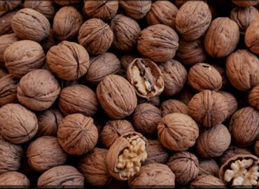 Сухофрукты, орехи, снеки: Продаю грецкие орехи. Урожай 2023 года. В наличие 9 мешков