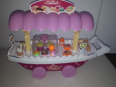 brod igracka za decu: Muzicka prodavnica slatkisa. Svira, svetli i moze se voziti