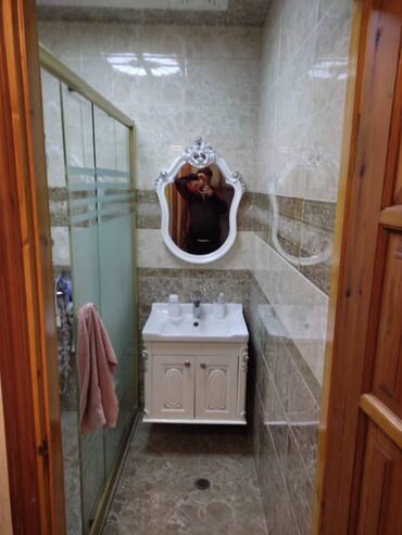 Uzunmüddətli kirayə mənzillər: Xətai rayonu,Əhmədli qəsəbəsi.Diaqnoz tibb mərkəzinin yanında,9 — 8