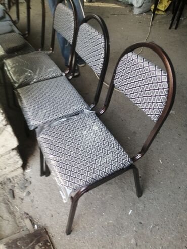 Restoran mebeli: Stulllar 13manatdan başlayır 60manata qeder. Keyfiyyətə görə qiymət — 3