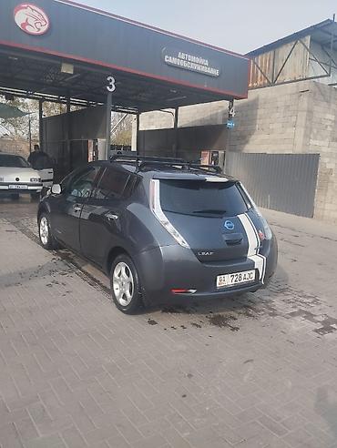 ниссан лиф 2013: Nissan Leaf: 2013 г., Электромобиль, Хэтчбэк — 4