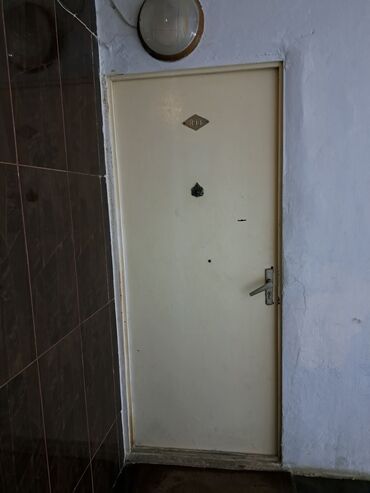 Giriş qapıları: Demir qapi 200/90sm
150azn
Yeni yasamal 7701 leli