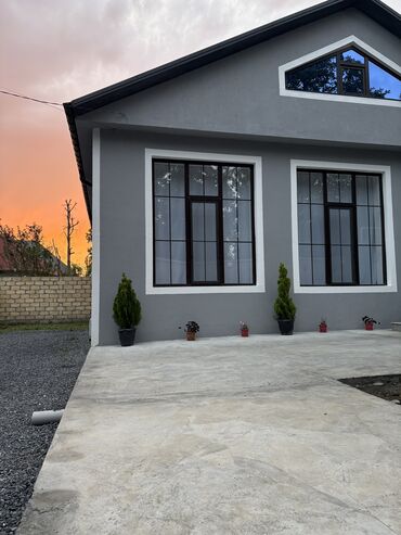 ehmedlide ev: 100 kv. m, 4 otaqlı, Kombi, Qaz, İşıq