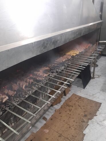 kömür tozu: Böyük həcmli bu sənaye tipli kabab manqalı restoranlar, kafelər və ya