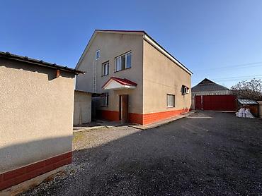 Продажа коттеджей и домов: Продается капитальный двухэтажный дом в городе Кара-Балта, ул. Ленина — 3