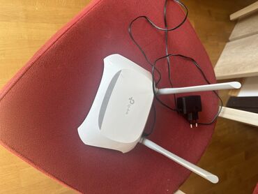 komputer stol: Wifi router TP-link, 4portlu, 2 antenli