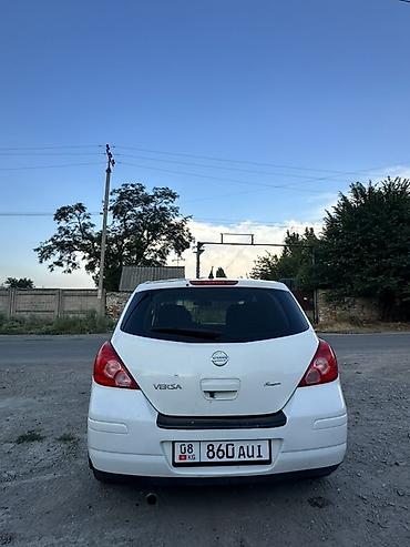 changan x7 plus: Nissan Versa: 2011 г., 1.8 л, Автомат, Бензин, Хэтчбэк — 4