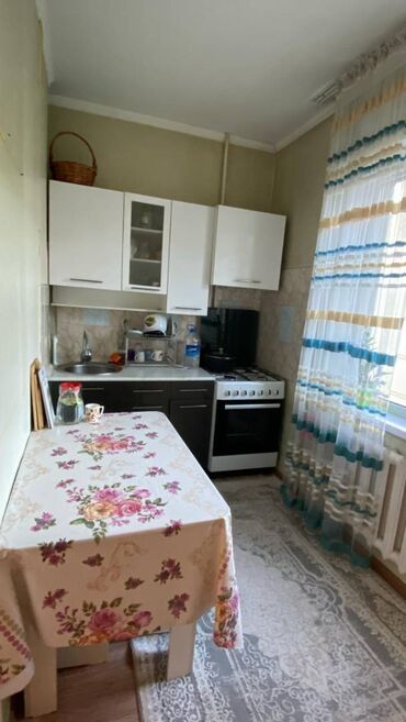 срочно продаётся 1 комнатная квартира в районе ошского рынка по улице кенсуйская: 1 комната, 35 м², 105 серия, 6 этаж