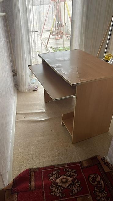 Компьютерный стол из ЛДСП (цвет: светлое дерево). - Компактная — 2