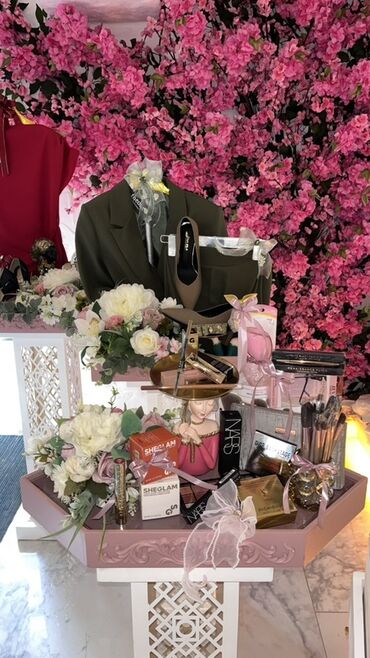 Xonça: Barbie xonça dəsti satılır. Dəstə 15 ədəd xonça daxildir. İdeal — 9