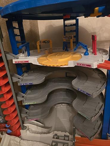 Avtomobil satışı: Hotwheels super ultimate garage. içinə 140 maşın yerləşir. yalnız — 3