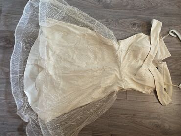 haljine na preklop svečane: Haljina jednom probana, ne providi se nista, ima cak i kais od nje
