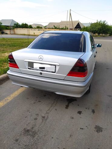 Mercedes-Benz: Mercedes-Benz C-Class: 2 l | 2000 il Sedan