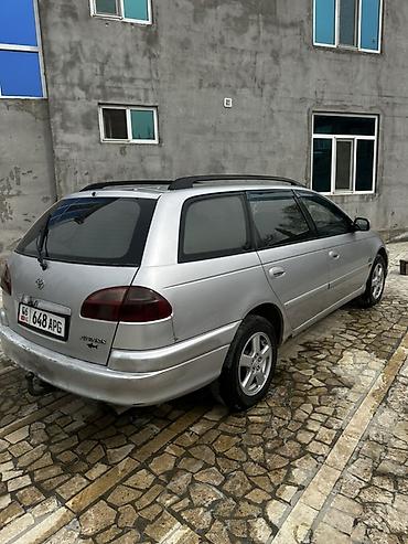 camri 70: Toyota Avensis: 2002 г., 2 л, Механика, Дизель, Универсал — 3
