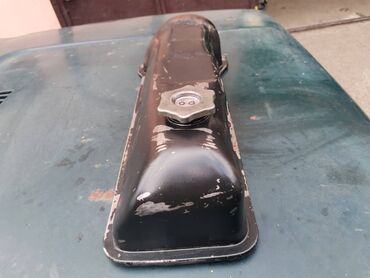 Auto delovi: Dekla, poklopac motora Lada 21213,21214 Niva. Polovno, ocuvano — 2