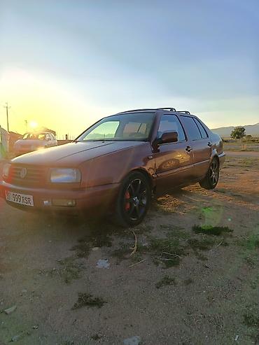 vento: Volkswagen Vento: 1996 г., 2 л, Механика, Бензин, Седан — 3