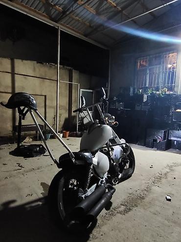 Мотоциклы: Bobber/Chopper üslubunda xüsusi yığılmış motosiklet Xüsusiyyətlər: - — 3