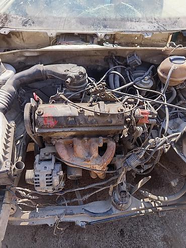 Детали двигателя и моторы в сборе: Продаются запчасти от Volkswagen Golf 3 (хэтчбек). На фото – кузов и — 1