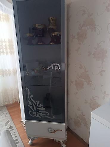 servant mebel: Klassik-neo barok üslubunda qonaq otağı üçün mebel dəsti. Tərkibi: - — 3