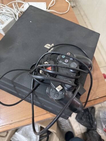 PS4 (Sony PlayStation 4): Продаю пс4про 512 
Без дисков 
Полностью рабочая 
Цена 16.000 срочно