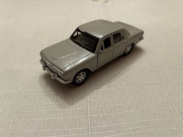 Avtomobil modelləri: Ağ rəngli mini avtomobil modeli (SUV tipli) - Material: metal və — 16