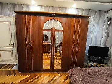 Geniş ölçülü taxta qarderob şkafı - Material: təbii ağac üzərində