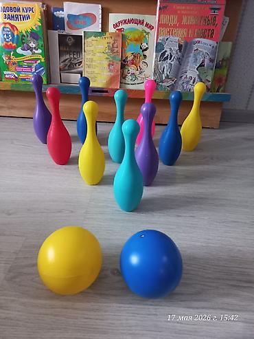 Uşaqlar üçün digər mallar: Uşaq boulinq dəsti – rəngarəng plastik Məzmun: - 10 ədəd rəngli kəgəl — 3