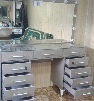 Komodlar: Güzgülü — 1