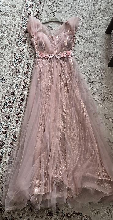 son model donlar: 36-38 razmer.Binədən 300 azn alınıb.1 dəfə veçerə geyinilib.Yeni — 1