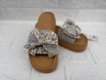 Papuče: 36-40
1600 din
Roba sa kosova — 5