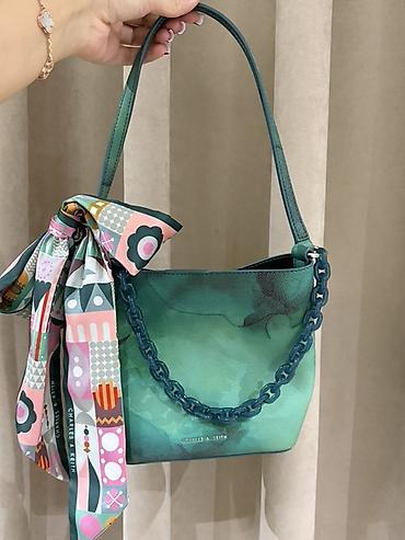qəd: Charles & Keith çiyin çantası Magazadan 260 AZN alinib 110AZN — 1