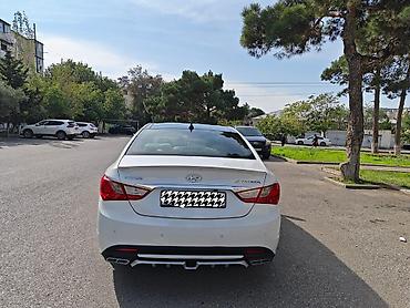 keys sat: Hyundai Sonata sedan – ağ rəng, zərif və dinamik dizayn. Xarici: - — 2