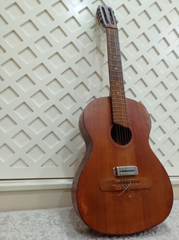 gitara jolana: Akustik gitara, Kuban, 6 sim