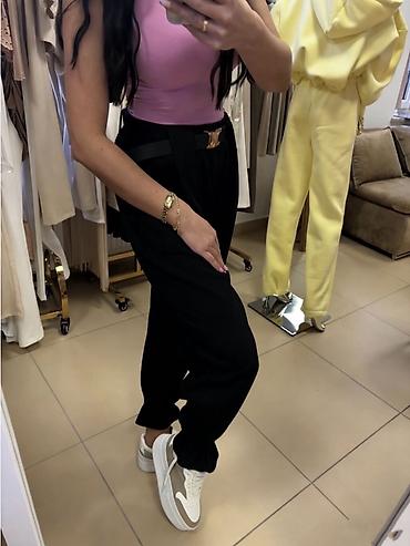 Pantalone: ✅Ženske široke pantalone sa karnerima na nogavicama i kaišem
✅2400 din — 4