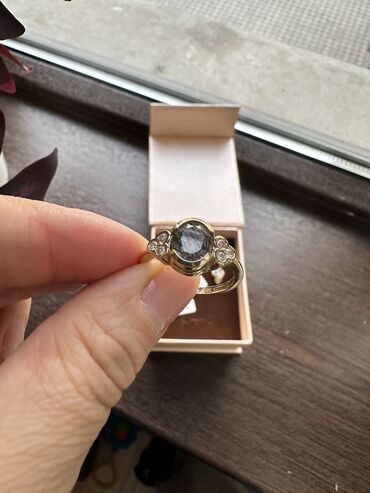 серьги и кольцо золотые с бриллиантом: Эксклюзивный набор золота. Не носили вообще. Проба 585, размер кольца