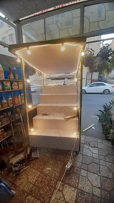 Оборудование для магазинов: LED işıqlı vitrin/stand - 3 pilləli nümayiş rəfi: çiçək və bitkilər — 1